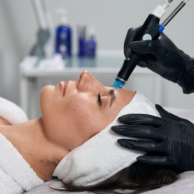 HYDRADERMABRASION FACIAL